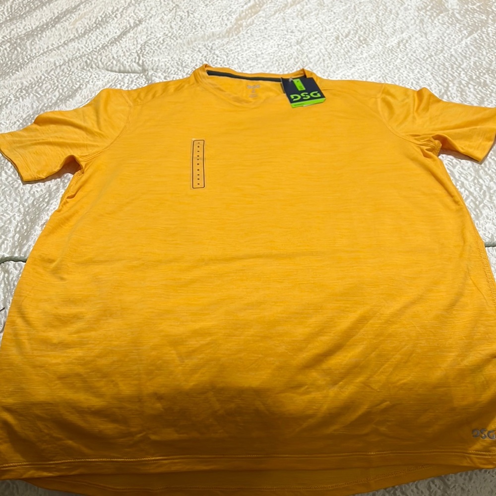 NWT Dicks Sport Goods T-shirt , Size Small